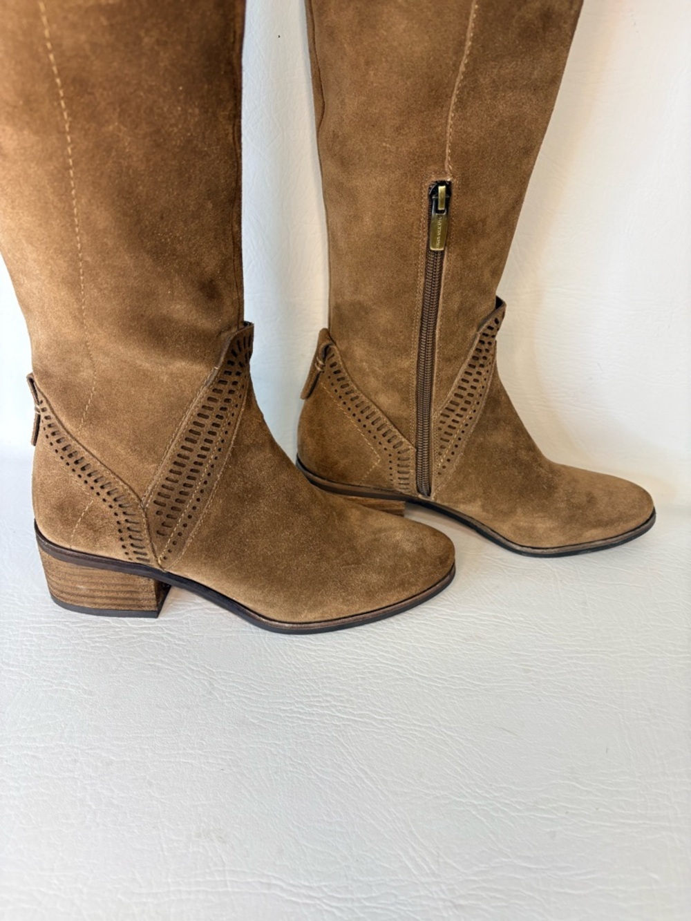NEW Vince Camuto Karinda Over-the-Knee Boots Suede Size 6 - Picture 4 of 11